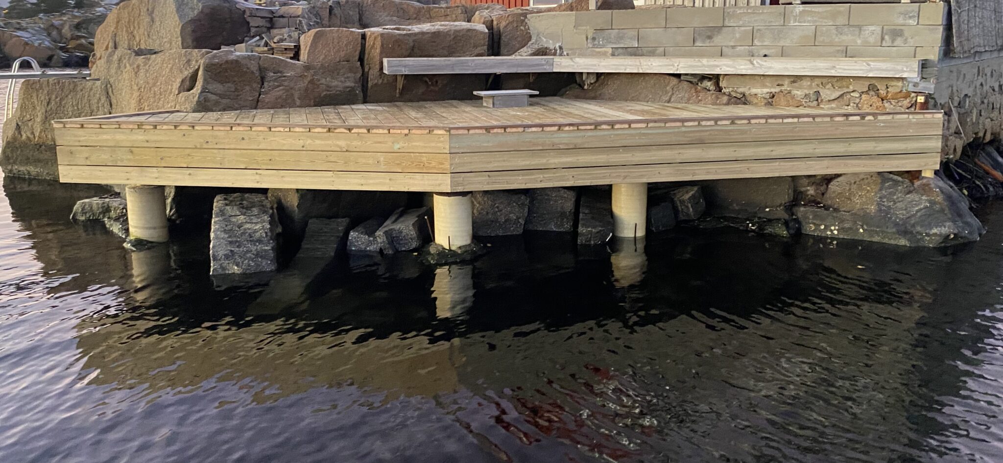 Reprasjon av fastbrygge i Sandefjord